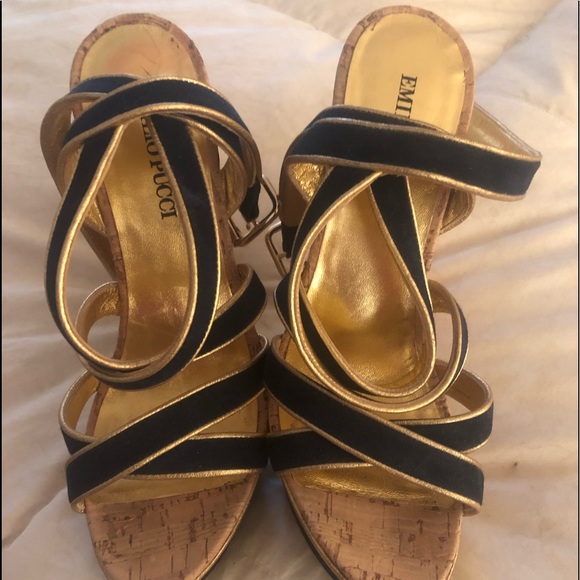 Khloe kardashian owned shoes! - Picture 2 of 3